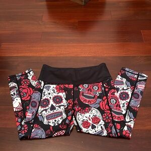 CVG NEW Capri Leggings Size Medium SKULLS
Constantly Varied Gear